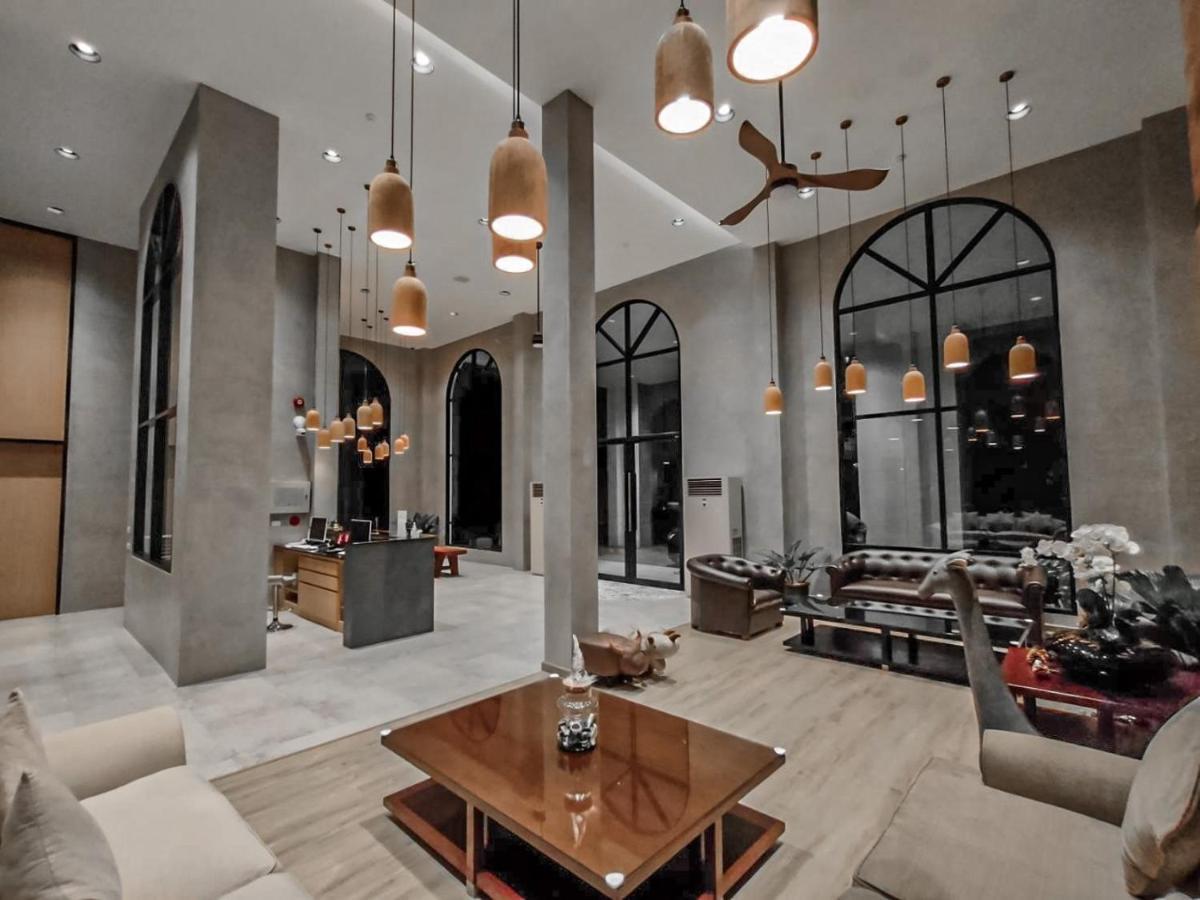 Le Lert Hotel Ratchaburi Eksteriør billede